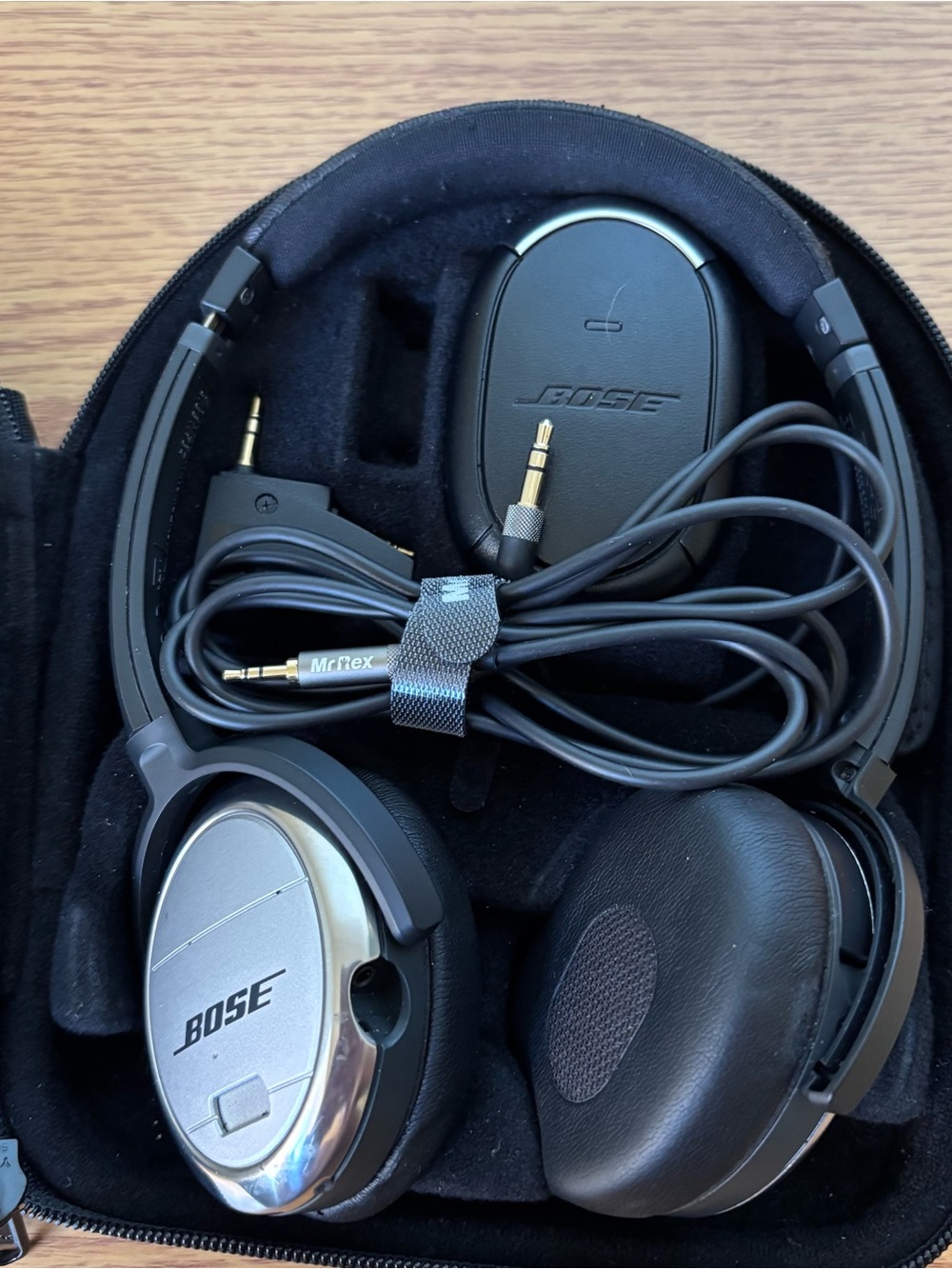 Bose QuietComfort 3 QC3 On-Ear Headphones Active Noise Canceling w/ Case